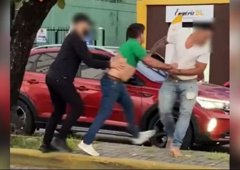 Vídeo: Criminosos fingem ser policiais e tentam sequestrar homem