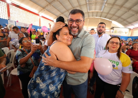 'Governo Presente' leva serviços de cidadania para moradores da Compensa