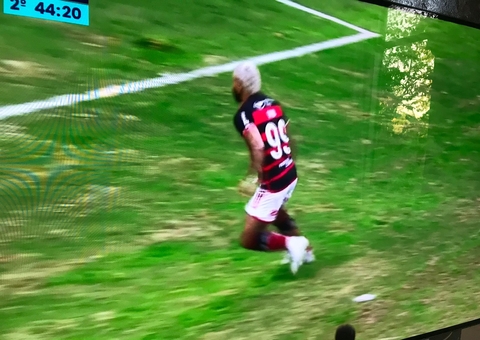 Com pênalti bizarro do Criciúma, Flamengo vence de virada com gol de Gabigol; vídeo