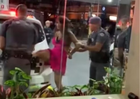 Vídeo mostra prisão de ex-panicat após agredir policial; veja 