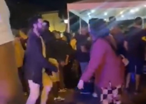 Casal é investigado por racismo após imitar macaco em roda de samba no RJ