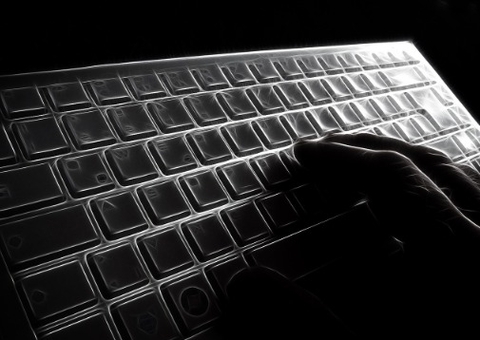 Adolescentes manipulam imagens pornográficas por IA de colegas de escola