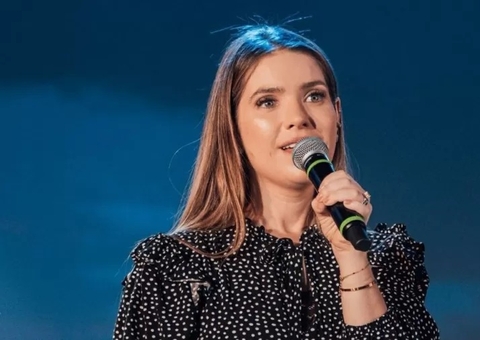 Cantora gospel conta que câncer de mama se espalhou para os ossos