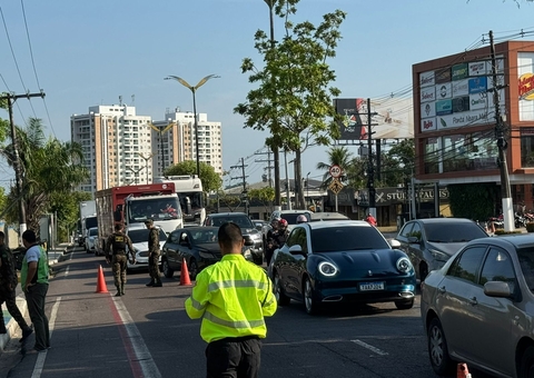 Trânsito fica caótico na Ponta Negra após soldado do Exército morrer em acidente