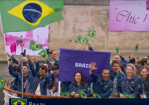 Delegação brasileira desfila pelo Sena em abertura das Olimpíadas de Paris