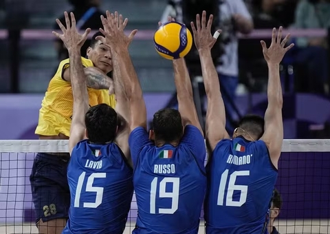 Brasil é derrotado pela Itália na estreia do vôlei masculino em Paris