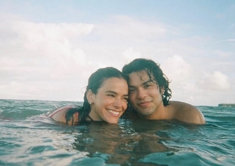 Xolo Maridueña sai em defesa de Bruna Marquezine após atriz ser acusada de traição