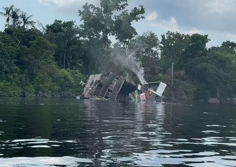 Sobe para 3 número de mortos em incêndio de embarcação no Amazonas