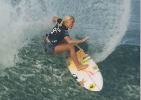 Tati do surfe brasileiro fica em segundo lugar e vai para repescagem