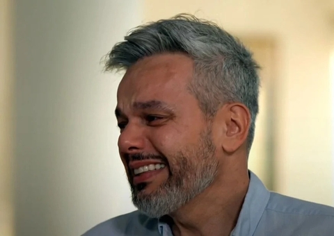 Otaviano Costa chora ao revelar má-formação no coração