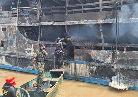 Sobe para 4 o número de mortos em incêndio que destruiu barco em Uarini