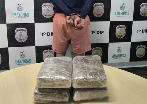 Homem é flagrado com 4 kg de drogas no banco de carro ao tentar fugir de blitz no Centro