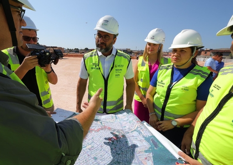 Wilson vistoria avanço das obras do primeiro conjunto habitacional da Sharp