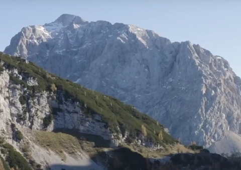 Montanhistas são encontrados mortos pendurados em cordas nos Alpes Julianos