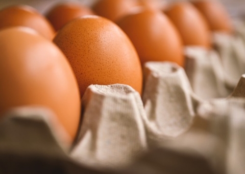 Golpe do ovo: mulher paga R$ 1.022 em duas dúzias de ovos