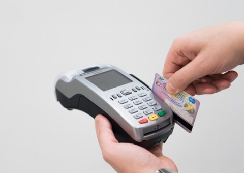 Falso motorista de app é preso por cobrar R$ 11 mil por corrida de turistas no RJ