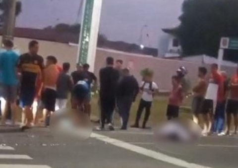 Casal é arremessado de moto em acidente na Cachoeirinha; mulher morreu 