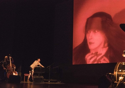 Teatro Gebes Medeiros recebe Cine Concerto da Fitzcarraldo Wold Tour