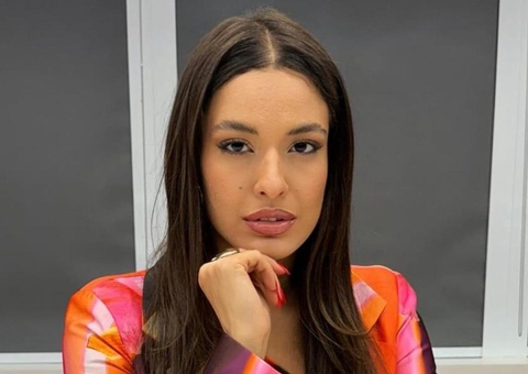 Ex-bbb Beatriz Reis compra casa para família e comemora: "Anos de luta"