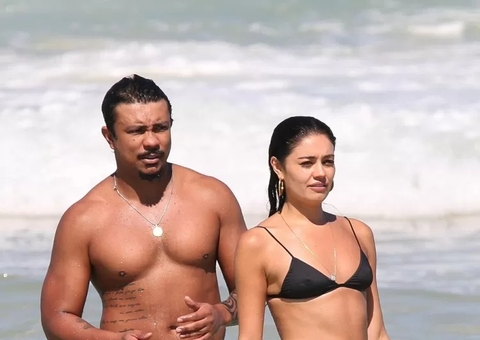 Sophie Charlotte e Xamã trocam beijos em dia de praia; veja fotos