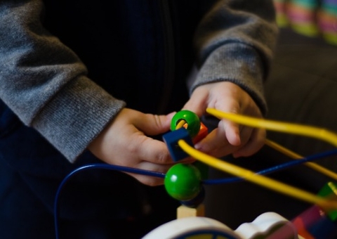 Mãe é presa após postar no Facebook que matou o filho de 4 anos