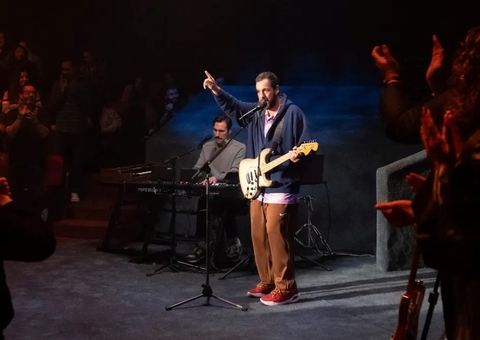 Adam Sandler faz stand-up e música em especial na Netflix; veja trailer