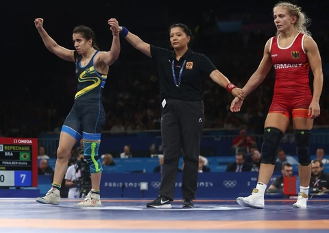 Brasileira Giullia Penalber avança e vai para disputa de medalha no wrestling 