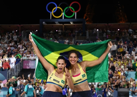 Ana Patrícia e Duda vencem canadenses e conquistam ouro no vôlei de praia 