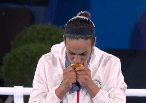 Após ser alvo de polêmica, boxeadora argelina é campeã olímpica em Paris 