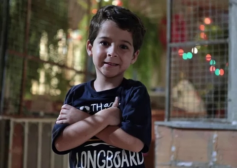 Longe da TV, ator mirim de Salve Jorge mudou de profissão. Veja como ele está