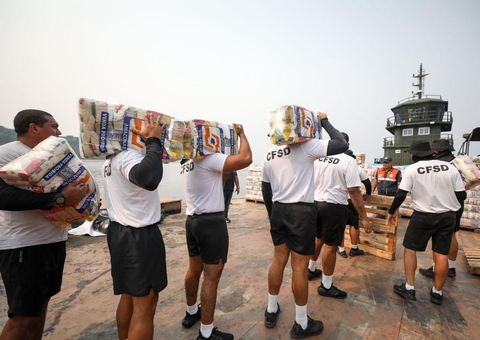 Governador Wilson Lima acompanha primeiro envio de ajuda humanitária para municípios já afetados pela estiagem