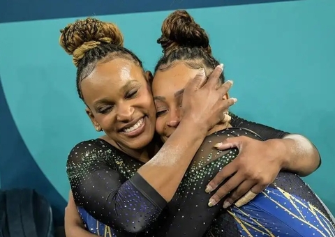 Rebeca Andrade foi apoio de Lorrane Oliveira após perda da irmã: “não soltou minha mão”