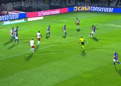 Fortaleza vence Bragantino e vira líder do Brasileirão