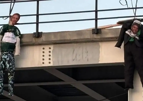 Botafogo é multado por causa de bonecos enforcados antes de jogo contra o Palmeiras