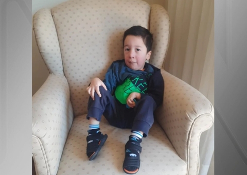 Menino que usava remédio “mais caro do mundo” morre aos 5 anos