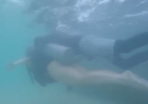 Guia filmado se masturbando durante mergulho com turista em Maragogi é preso