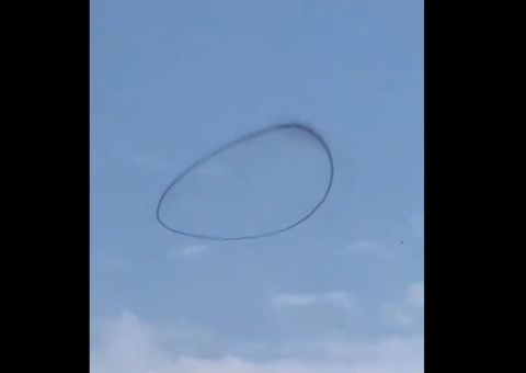 Mistério no céu da Virgínia: Anel preto flutua e intriga moradores