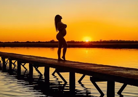 Virgínia posa mostrando o barrigão na reta final da gravidez
