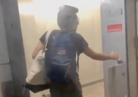 Revoltado, passageiro dá socos e pontapés em avião após perder embarque; vídeo