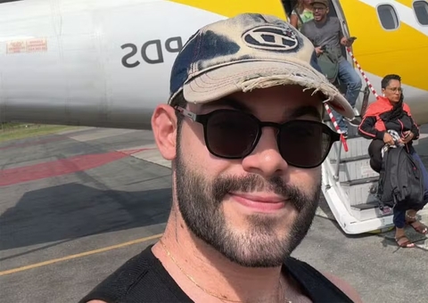 Humorista Arthur Sousa relata susto durante voo da VoePass: "sistema parou"