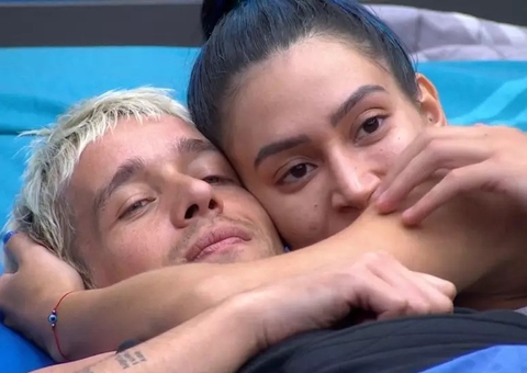 Estrela da Casa: Unna X e Matheus trocam carícias debaixo do edredom