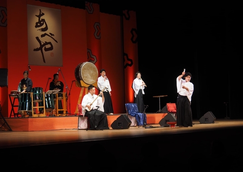 Grupo musical Abeya se apresenta pela primeira vez em Manaus