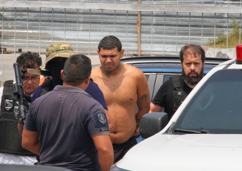 Veja a chegada do suspeito de matar biomédico à delegacia em Manaus