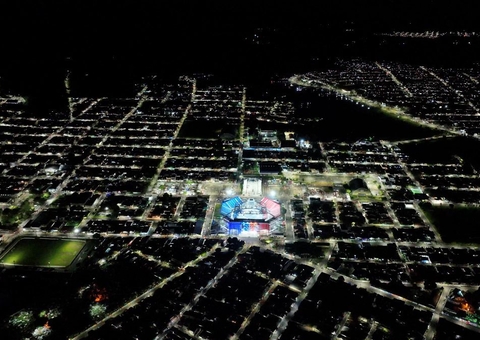 Governo do AM beneficia moradores de Parintins com iluminação pública de LED