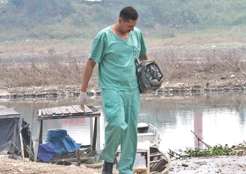 Cabeça que pode ser de jovem achado à beira de igarapé é encontrada no Educandos