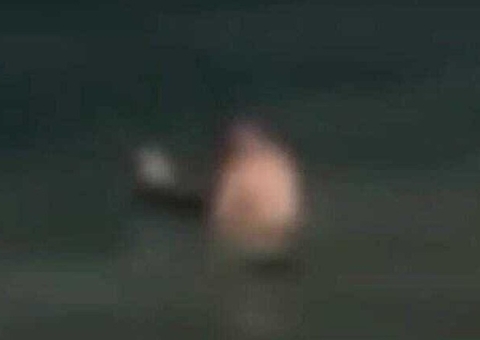 Vídeo: Casal é flagrado fazendo sexo no mar em Maceió 