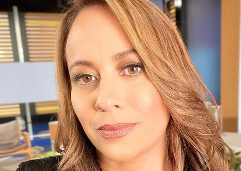 Apresentadora Renata Alves sofre acidente doméstico e passa por cirurgia