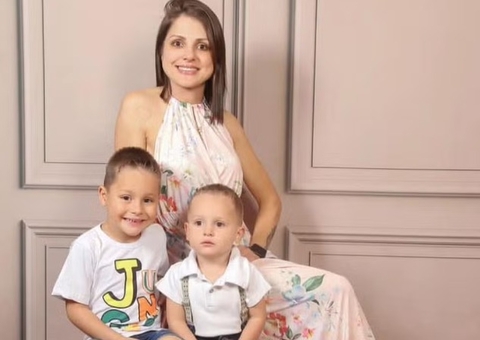 Mulher e filhos são encontrados carbonizados dentro de carro