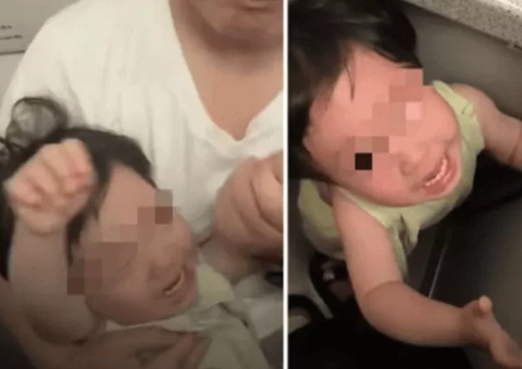 Mulheres trancam criança no banheiro de avião por chorar demais
