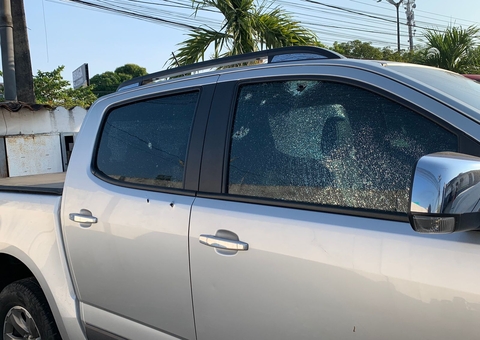 Perseguição termina com 2 baleados após roubo de carro em Manaus